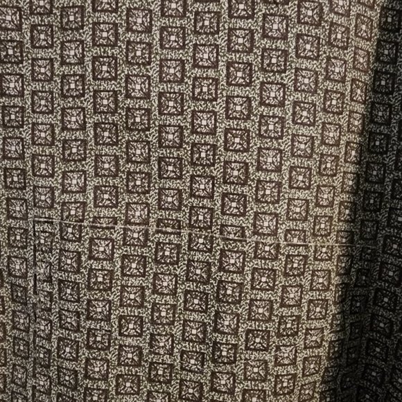 Mens Van Heusen Wrinkle Free Squares Design Button Down  | Size XL 17 - 17 1/2 - Picture 3 of 10